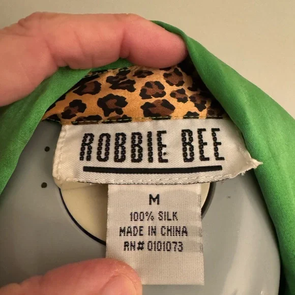 Robbie Bee Vintage 100% Silk Green Shirt with Leopard accents - Picture 5 of 8